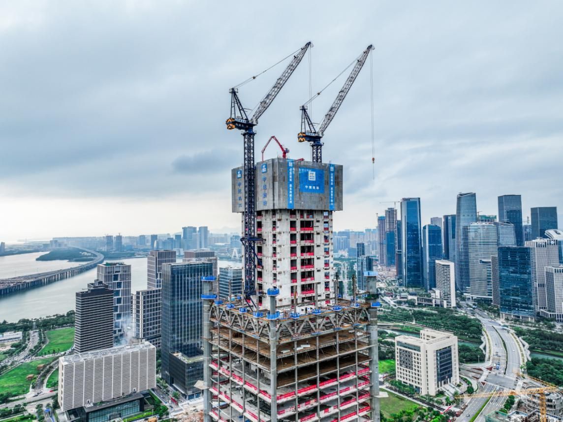 前海金融控股大厦项目主体结构突破200米