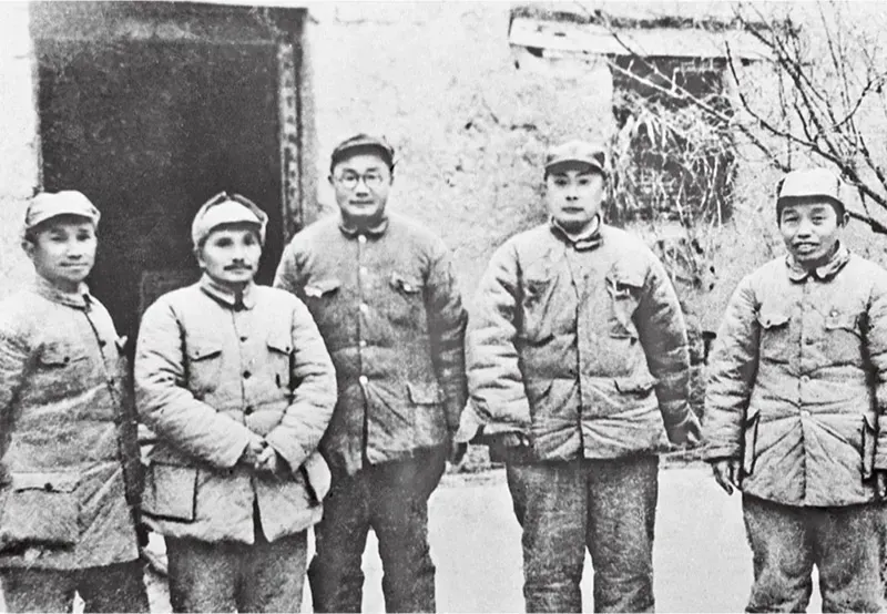 《求是》刊文紀(jì)念鄧小平同志誕辰120周年